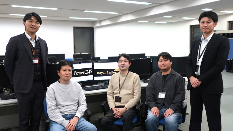 使いやすく分かりやすいCMS設計を行う開発風景